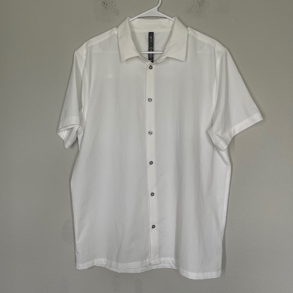 Vuori Shirt Men's XL White Manhattan Button Down Short Sleeve Performance V1024 - Picture 1 of 10